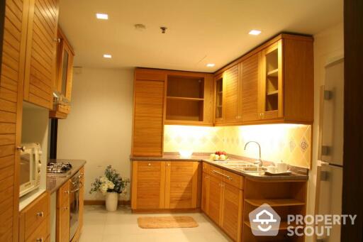 3-BR Apt. near MRT Queen Sirikit National Convention Centre (ID 457601)