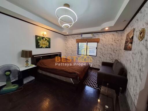 4 Bedrooms Townhouse Pratumnak H011805