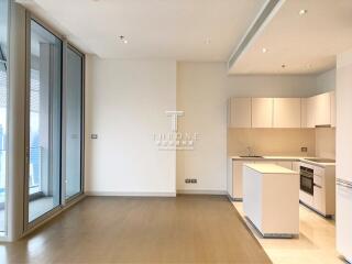 Modern kitchen with central island and hardwood floors