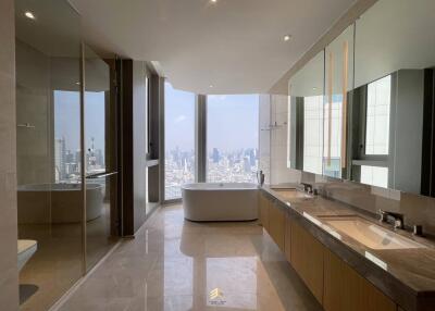 Luxurious spacious bathroom with city view