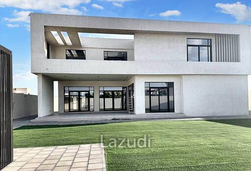Brand New Luxurious + Spacious Villa  Modern