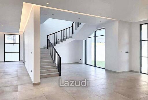 Brand New Luxurious + Spacious Villa  Modern