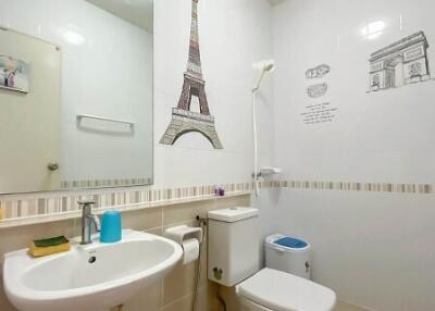 Modern bathroom with decorative Eiffel Tower sticker