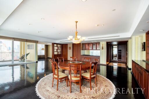 Spacious Dining Room with Large Windows and City View