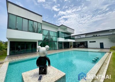 Luxury Pool Villa in Bangsare  Pattaya