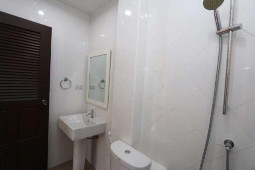 No frills 2 bed townhouse to rent : Just 7,000 THB!
