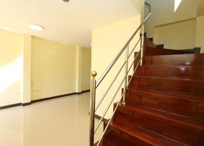 No frills 2 bed townhouse to rent : Just 7,000 THB!