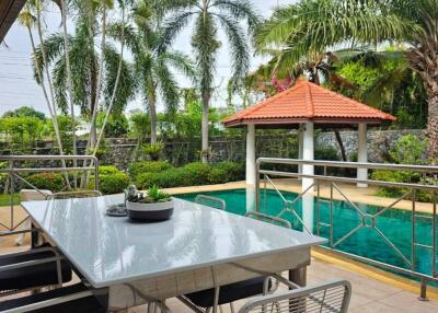 Elegant 4-bedroom poolvilla with garden