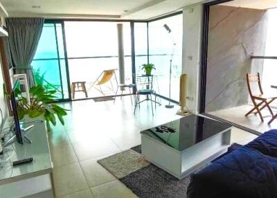 2-bedroom condo with stunning seaview