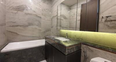 Modern bathroom with marble finishes and ample lighting