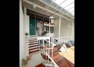 Contemporary 4 Bedroom House For Rent in On Nut