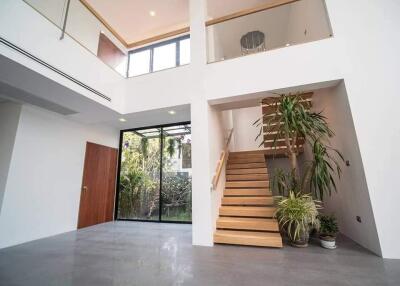 House with pool in Phrakhanong