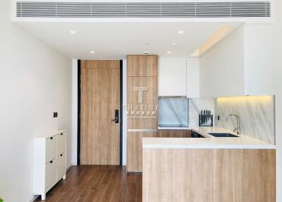 Modern kitchen with wooden finishes and marble countertops in a bright apartment