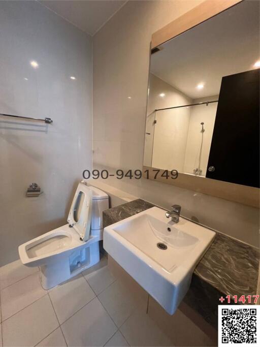 Modern bathroom with white ceramics and mirror