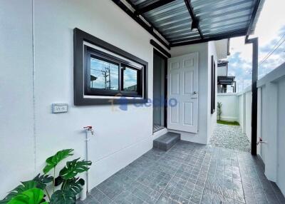 3 Bedrooms House in Ratanakorn Village 17 East Pattaya H011571