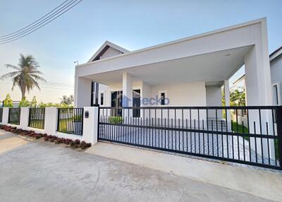 3 Bedrooms House East Pattaya H011565