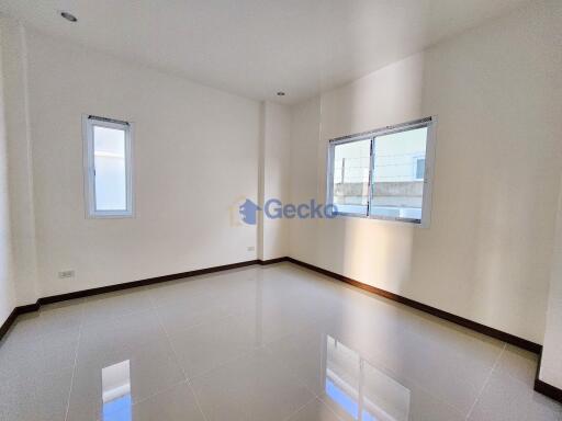 3 Bedrooms House East Pattaya H011565