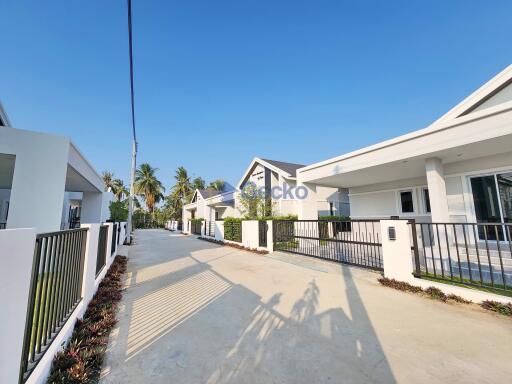 3 Bedrooms House East Pattaya H011564
