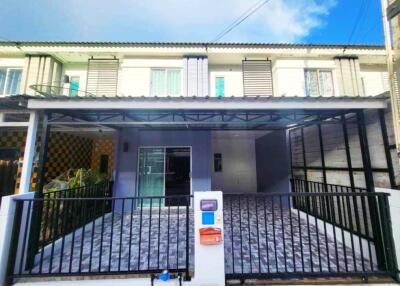 Renovated 2-storey townhouse for sale