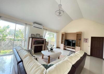 Spacious 4-Bedroom House with Garden