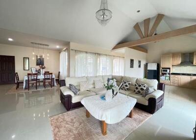 Spacious 4-Bedroom House with Garden