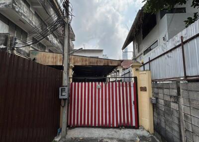 992 m² Land for Sale at Khlong Ton Sai