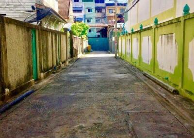 992 m² Land for Sale at Khlong Ton Sai