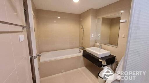 3-BR Condo near MRT Huai Khwang (ID 508058)