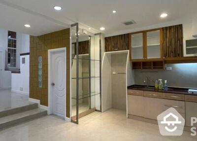 5-BR Townhouse in Chong Nonsi
