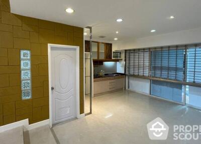 5-BR Townhouse in Chong Nonsi