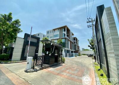 6-BR House in Chong Nonsi