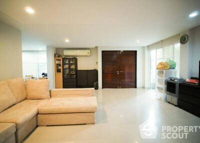 5-BR Townhouse in Chong Nonsi