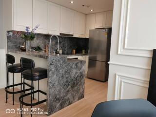 Modern kitchen with granite countertops and breakfast bar