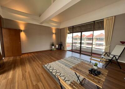 For Sale and Rent Bangkok Town House Pattanakarn Suan Luang
