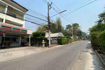 A commercial building for sale in Muang Chiang Mai