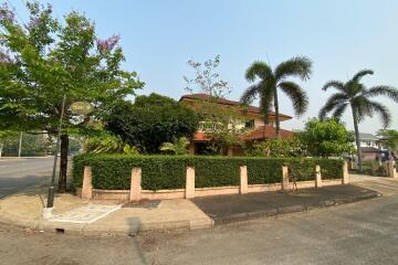 A family home for sale in Sankhampeang, Chiang Mai