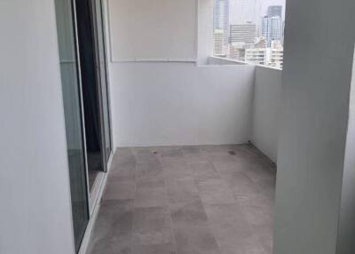 3-BR Condo at D.S. Tower 2 Sukhumvit 39 Condominium near MRT Sukhumvit