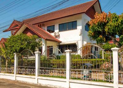 7 Bedroom Family Home In San Sai Near Mae Jo University