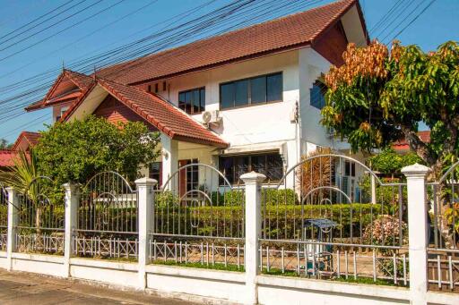 7 Bedroom Family Home In San Sai Near Mae Jo University