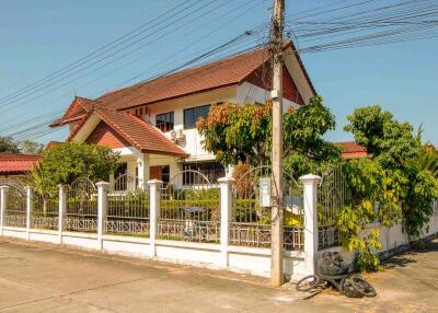 7 Bedroom Family Home In San Sai Near Mae Jo University