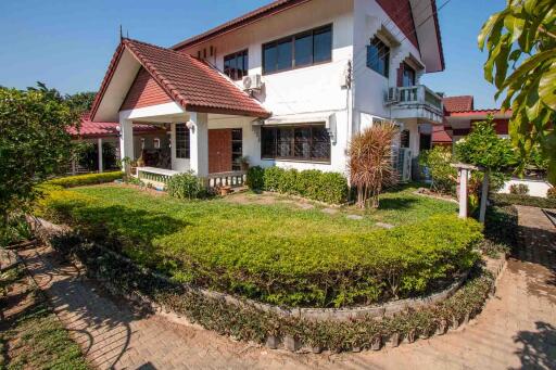 7 Bedroom Family Home In San Sai Near Mae Jo University