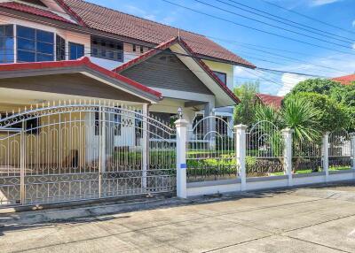 7 Bedroom Family Home In San Sai Near Mae Jo University