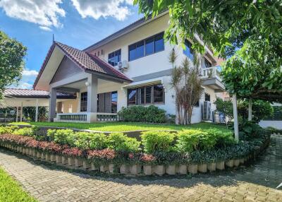 7 Bedroom Family Home In San Sai Near Mae Jo University