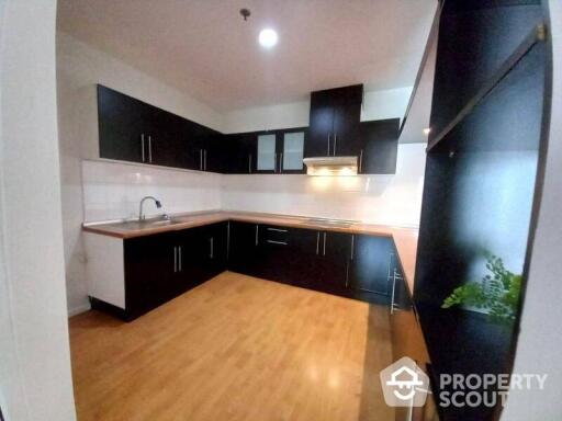 2-BR Apt. near BTS Phrom Phong