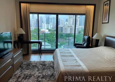 Spacious bedroom with city view