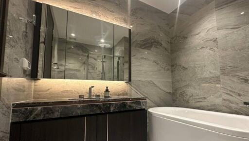 Modern bathroom with marble finishes and elegant fixtures