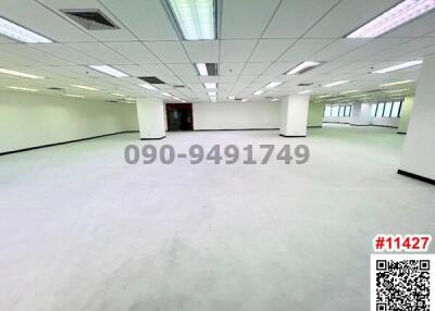 Spacious unfurnished commercial office space interior