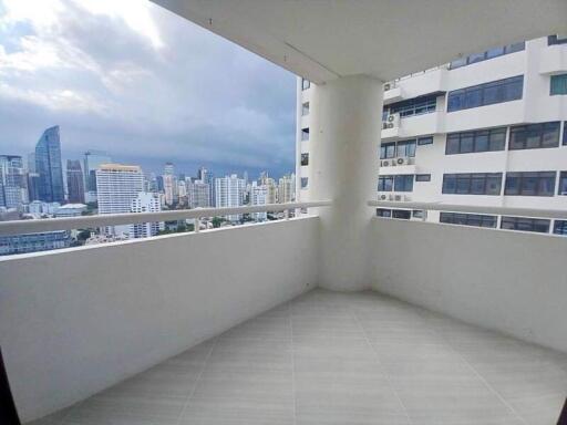 2 bed Condo in The Waterford Park Sukhumvit 53 Khlong Tan Nuea Sub District C020941