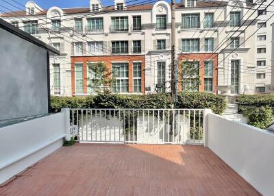 Townhouse in Thonglor