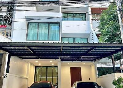 Townhouse in Soi Sathorn 21